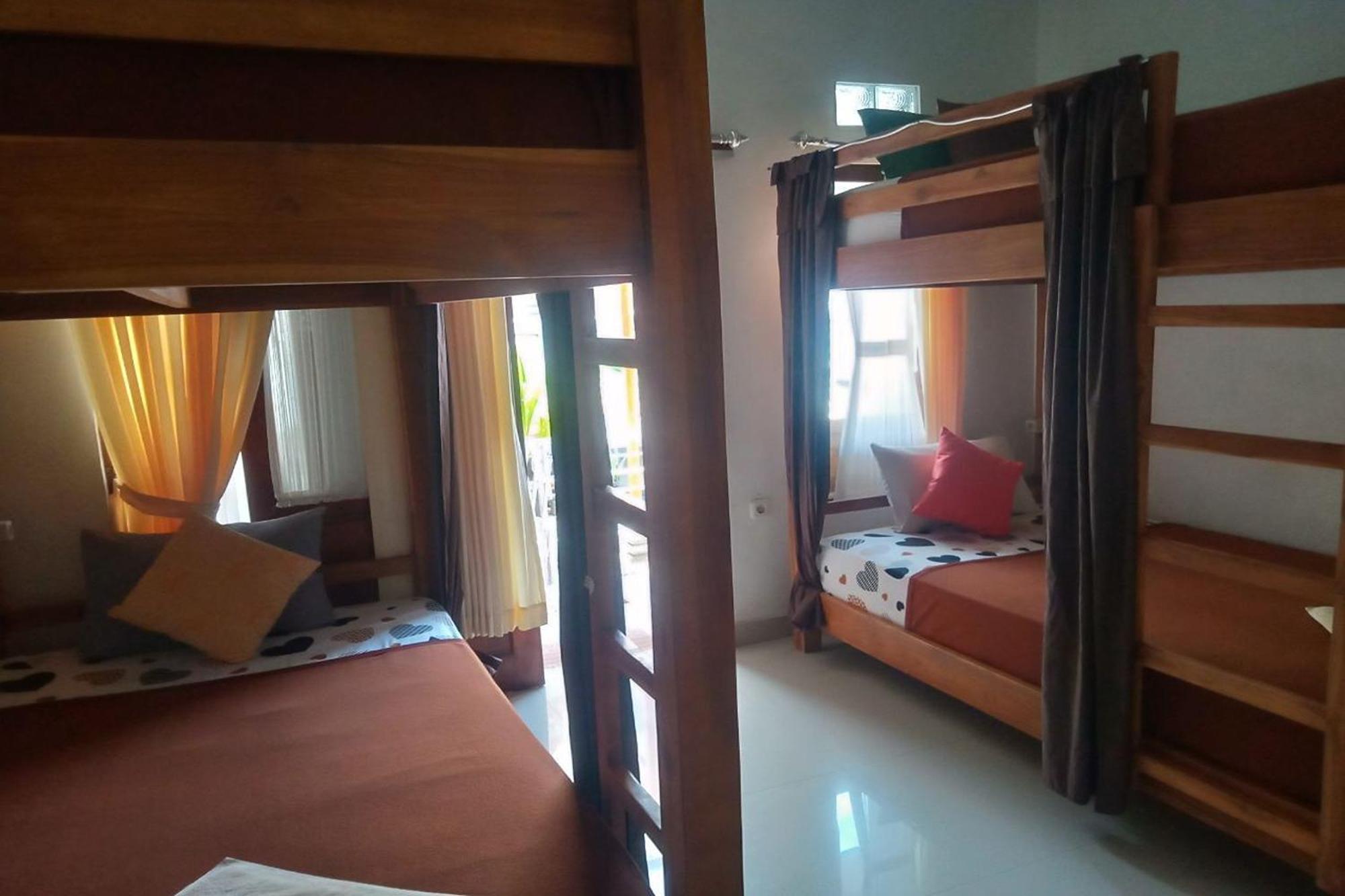 Gedhong Hostel Batununggul Kültér fotó
